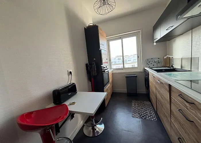 T3 Lumineux Au Centre De Royan, A 500m De La - Fr-1-494-222 * Royan